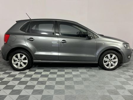 2013-Volkswagen-Polo-16-TDI-Comfortline-5-dr_16