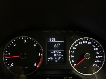 2013-Volkswagen-Polo-16-TDI-Comfortline-5-dr_2