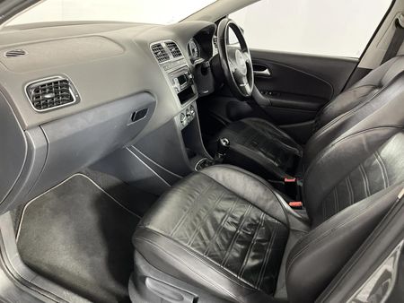 2013-Volkswagen-Polo-16-TDI-Comfortline-5-dr_8