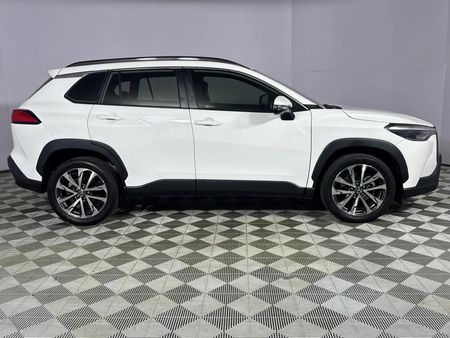 2022-Toyota-Corolla-Cross-18-XR_16