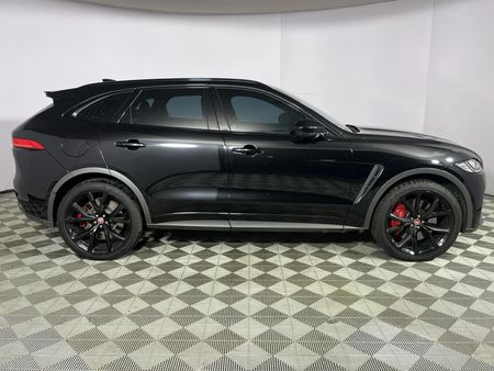 2019-Jaguar-F-Pace-50-V8-SVR_16