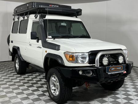 2022-Toyota-Land-Cruiser-78-42-D-Station-Wagon_11
