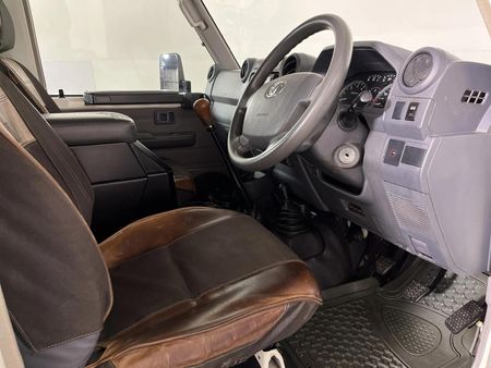 2022-Toyota-Land-Cruiser-78-42-D-Station-Wagon_8