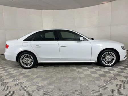 2013-Audi-A4-18-T-SE_16