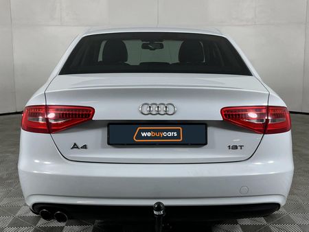 2013-Audi-A4-18-T-SE_17