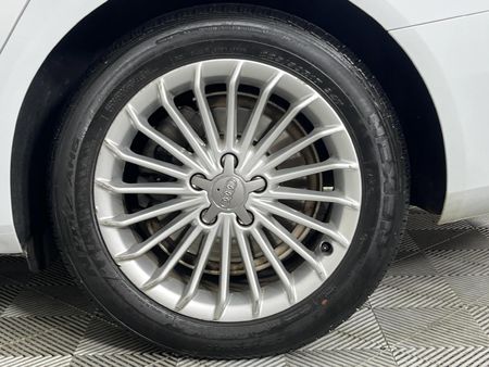 2013-Audi-A4-18-T-SE_6