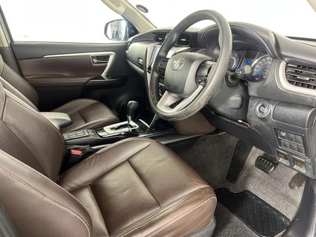 2019-Toyota-Fortuner-24-GD-6-Raised-Body-Auto_9