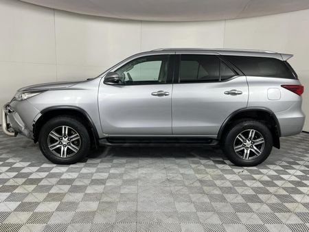 2019-Toyota-Fortuner-24-GD-6-Raised-Body-Auto_18