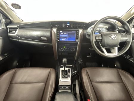 2019-Toyota-Fortuner-24-GD-6-Raised-Body-Auto_1