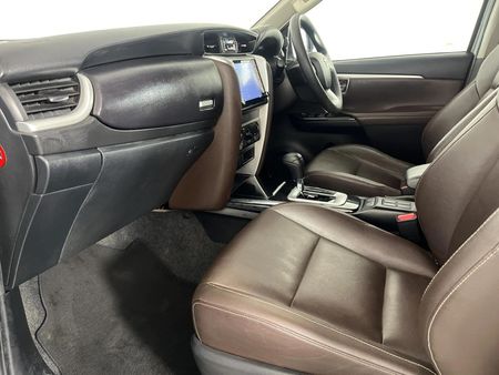 2019-Toyota-Fortuner-24-GD-6-Raised-Body-Auto_8