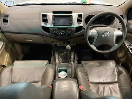 2012-Toyota-Fortuner-25-D-4D-Raised-Body_9