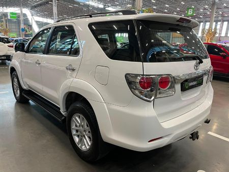 2012-Toyota-Fortuner-25-D-4D-Raised-Body_4