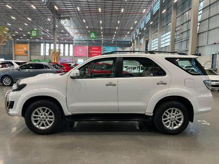 2012-Toyota-Fortuner-25-D-4D-Raised-Body_5