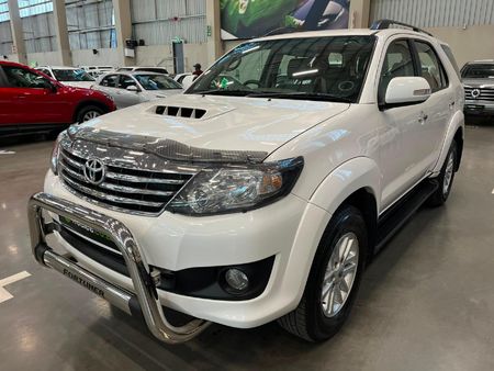 2012-Toyota-Fortuner-25-D-4D-Raised-Body_6