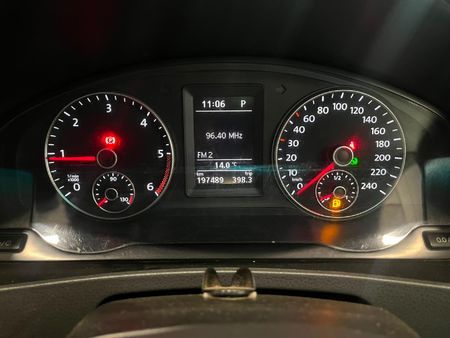 2013-Volkswagen-Caravelle-T5-20-BiTDI-Auto_10