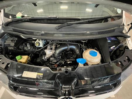 2013-Volkswagen-Caravelle-T5-20-BiTDI-Auto_13
