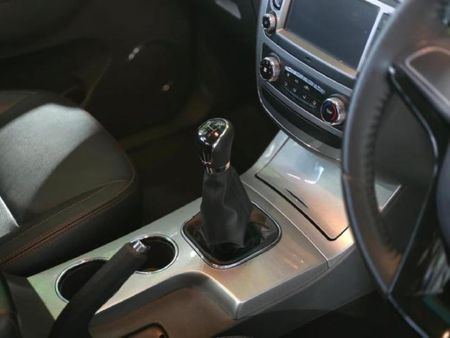 2024-JAC-T6-28-TDI-E2-Double-Cab_13