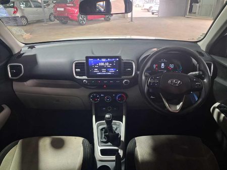 2023-Hyundai-Venue-12-Motion_3