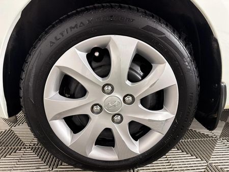2013-Hyundai-i10-125-GLS-Fluid-Auto_5