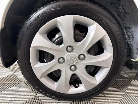 2013-Hyundai-i10-125-GLS-Fluid-Auto_6