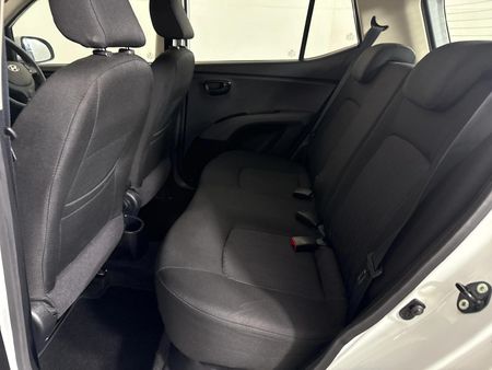 2013-Hyundai-i10-125-GLS-Fluid-Auto_8
