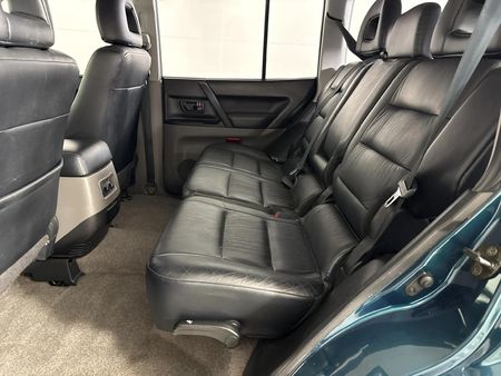 2001-Mitsubishi-Pajero-3500i-Auto-5-dr_2