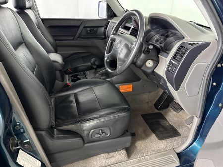 2001-Mitsubishi-Pajero-3500i-Auto-5-dr_8