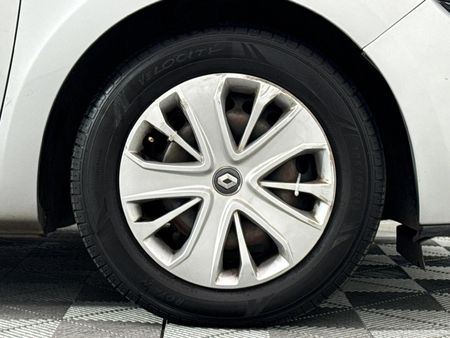 2019-Renault-Clio-IV-900T-Authentique-5-dr-66kW_5