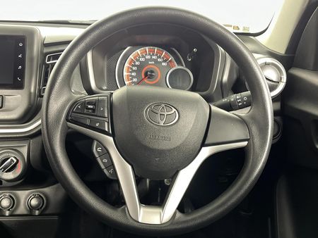 2025-Toyota-Vitz-10-XR_9