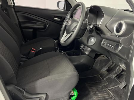 2025-Toyota-Vitz-10-XR_6