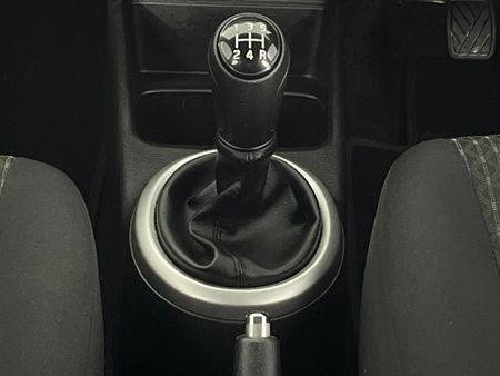 2025-Toyota-Vitz-10-XR_7