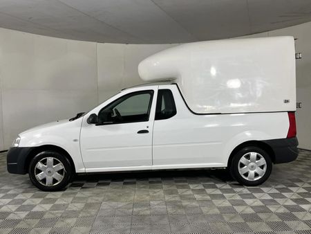 2019-Nissan-NP200-16_10