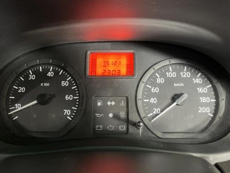 2019-Nissan-NP200-16_1