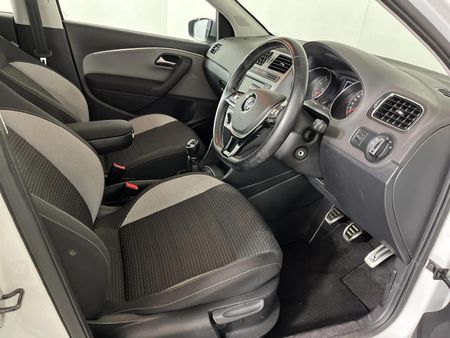 2017-Volkswagen-Polo-Cross-12-TSI_9