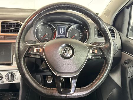 2017-Volkswagen-Polo-Cross-12-TSI_12