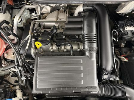 2017-Volkswagen-Polo-Cross-12-TSI_13