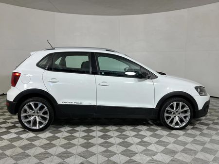 2017-Volkswagen-Polo-Cross-12-TSI_17