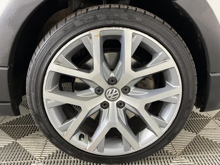 2017-Volkswagen-Polo-Cross-12-TSI_5