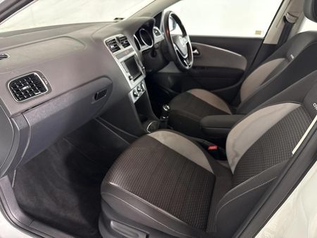 2017-Volkswagen-Polo-Cross-12-TSI_8