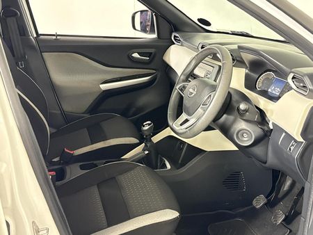 2024-Nissan-Magnite-10-Visia_9
