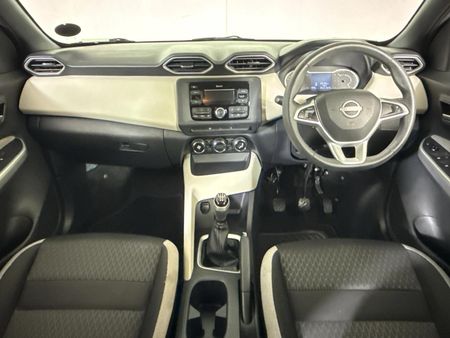 2024-Nissan-Magnite-10-Visia_1