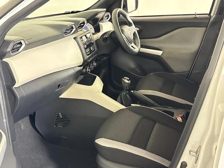 2024-Nissan-Magnite-10-Visia_8