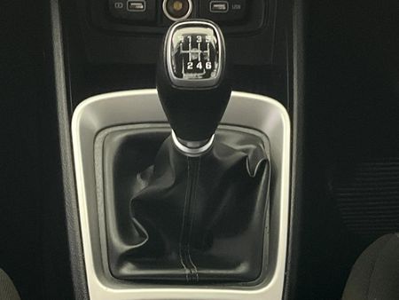 2022-Hyundai-Venue-10-TGDI-Fluid_9