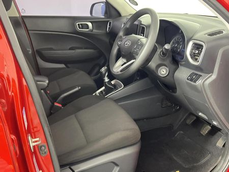 2022-Hyundai-Venue-10-TGDI-Fluid_8