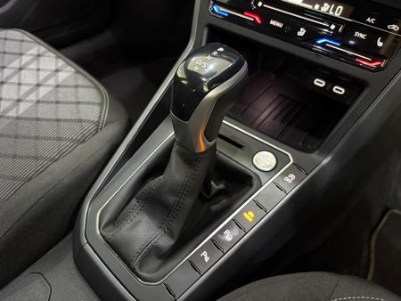 2026-Volkswagen-Taigo-10-TSI-R-Line-Auto_4
