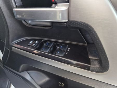 2018-Toyota-Land-Cruiser-200-45-D-V8-VX-R-Auto_9