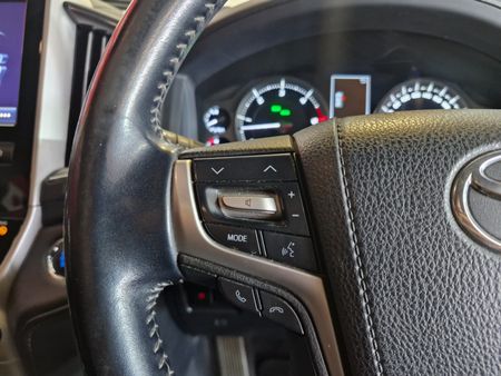 2018-Toyota-Land-Cruiser-200-45-D-V8-VX-R-Auto_13