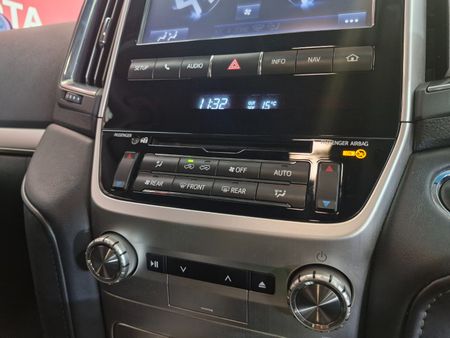 2018-Toyota-Land-Cruiser-200-45-D-V8-VX-R-Auto_14