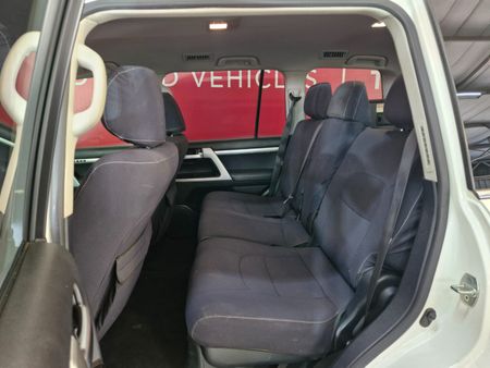 2018-Toyota-Land-Cruiser-200-45-D-V8-VX-R-Auto_18