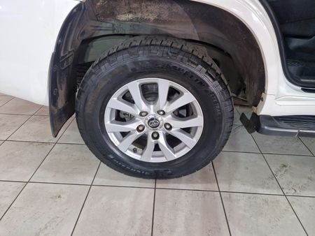 2018-Toyota-Land-Cruiser-200-45-D-V8-VX-R-Auto_8